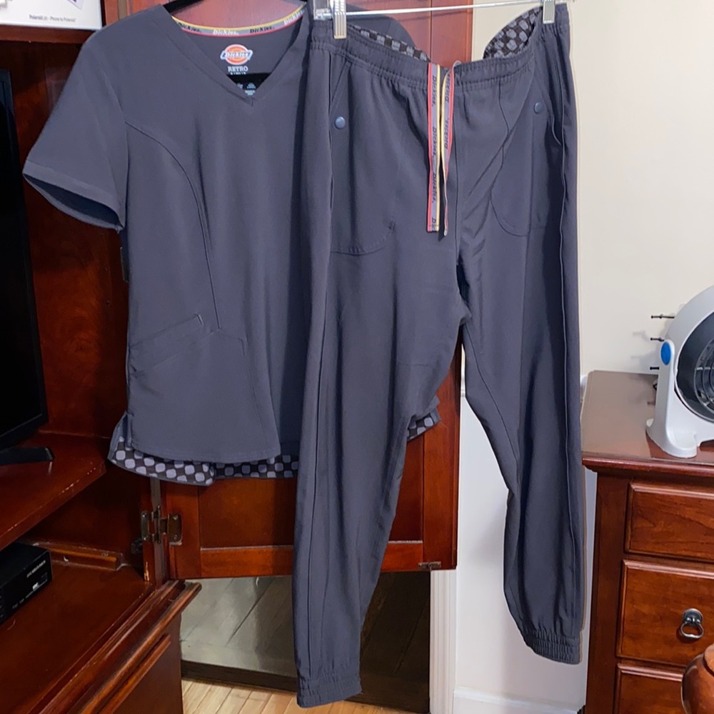 🏥 DICKIES Small Shirt/ Medium Pants SCRUBS 🏥